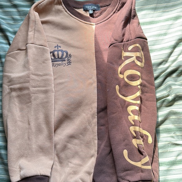 Royalty Sweater 👑 - Picture 2 of 3